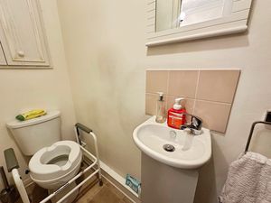 Downstairs wc- click for photo gallery